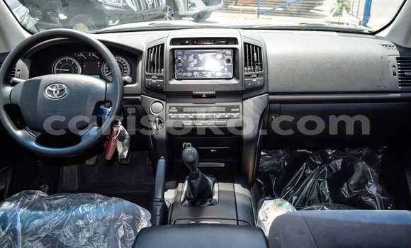 Buy New Toyota Land Cruiser White Car in Bokwango in Rwanda Buy New Toyota Land Cruiser White Car in Bokwango in Rwanda