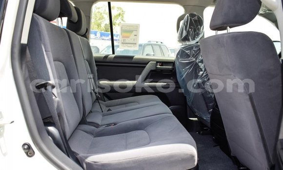 Buy New Toyota Land Cruiser White Car in Bokwango in Rwanda Buy New Toyota Land Cruiser White Car in Bokwango in Rwanda