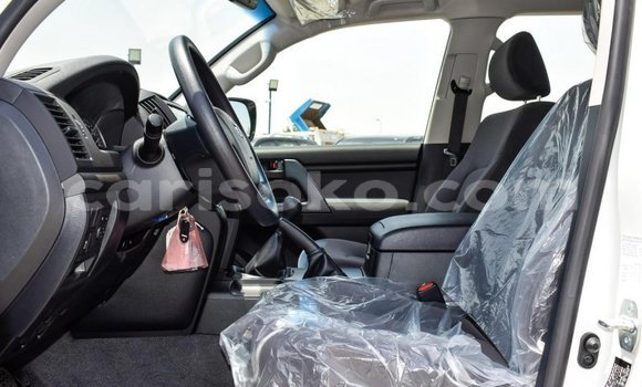 Buy New Toyota Land Cruiser White Car in Bokwango in Rwanda Buy New Toyota Land Cruiser White Car in Bokwango in Rwanda