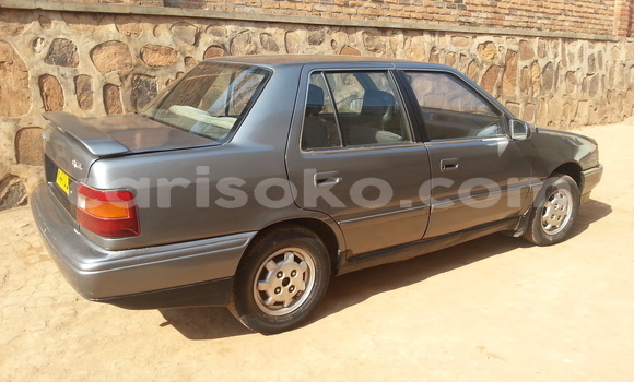 Acheter Occasion Voiture Hyundai Accent Gris à Kigali au Rwanda Acheter Occasion Voiture Hyundai Accent Gris à Kigali au Rwanda