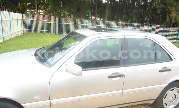 Acheter Occasion Voiture Mercedes-Benz 200 Gris à Kigali, Rwanda