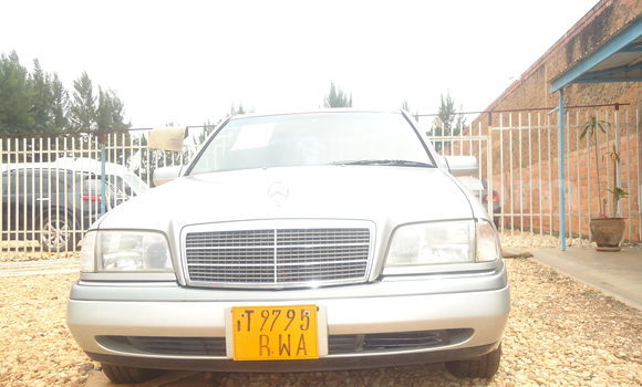 Acheter Occasion Voiture Mercedes-Benz 230 Gris à Kigali, Rwanda