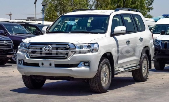 Buy New Toyota Land Cruiser White Car in Bokwango in Rwanda Buy New Toyota Land Cruiser White Car in Bokwango in Rwanda