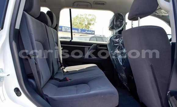 Buy New Toyota Land Cruiser White Car in Bokwango in Rwanda Buy New Toyota Land Cruiser White Car in Bokwango in Rwanda