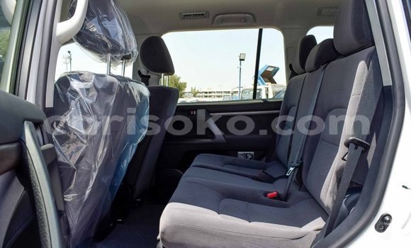 Buy New Toyota Land Cruiser White Car in Bokwango in Rwanda Buy New Toyota Land Cruiser White Car in Bokwango in Rwanda