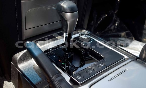 Buy New Toyota Land Cruiser White Car in Bokwango in Rwanda Buy New Toyota Land Cruiser White Car in Bokwango in Rwanda