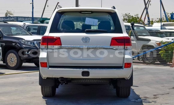 Buy New Toyota Land Cruiser White Car in Bokwango in Rwanda Buy New Toyota Land Cruiser White Car in Bokwango in Rwanda