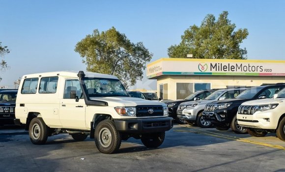 Buy New Toyota Land Cruiser White Car in Bokwango in Rwanda Buy New Toyota Land Cruiser White Car in Bokwango in Rwanda