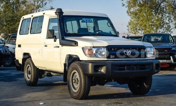 Buy New Toyota Land Cruiser White Car in Bokwango in Rwanda Buy New Toyota Land Cruiser White Car in Bokwango in Rwanda