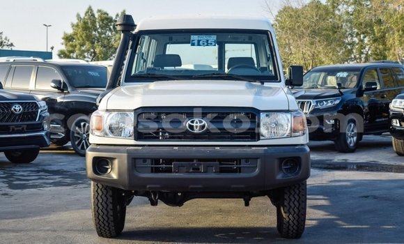 Buy New Toyota Land Cruiser White Car in Bokwango in Rwanda Buy New Toyota Land Cruiser White Car in Bokwango in Rwanda
