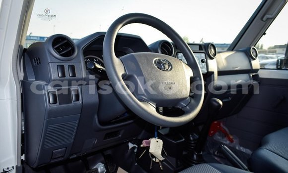 Buy New Toyota Land Cruiser White Car in Bokwango in Rwanda Buy New Toyota Land Cruiser White Car in Bokwango in Rwanda