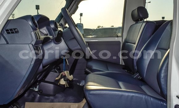 Buy New Toyota Land Cruiser White Car in Bokwango in Rwanda Buy New Toyota Land Cruiser White Car in Bokwango in Rwanda