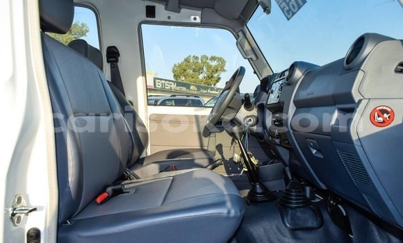 Buy New Toyota Land Cruiser White Car in Bokwango in Rwanda Buy New Toyota Land Cruiser White Car in Bokwango in Rwanda