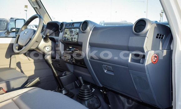 Buy New Toyota Land Cruiser White Car in Bokwango in Rwanda Buy New Toyota Land Cruiser White Car in Bokwango in Rwanda
