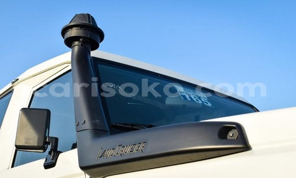 Buy New Toyota Land Cruiser White Car in Bokwango in Rwanda Buy New Toyota Land Cruiser White Car in Bokwango in Rwanda