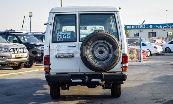 Buy New Toyota Land Cruiser White Car in Bokwango in Rwanda Buy New Toyota Land Cruiser White Car in Bokwango in Rwanda