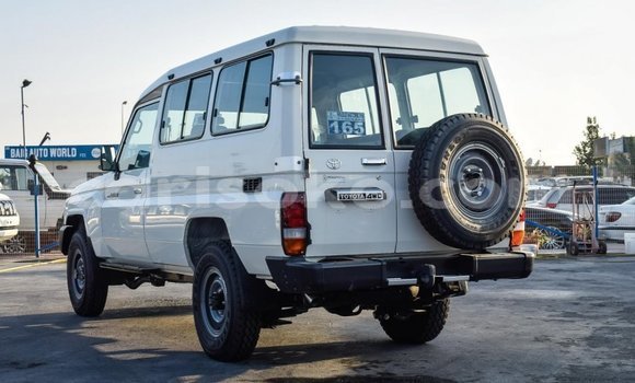 Buy New Toyota Land Cruiser White Car in Bokwango in Rwanda Buy New Toyota Land Cruiser White Car in Bokwango in Rwanda