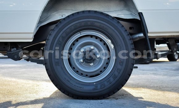 Buy New Toyota Land Cruiser White Car in Bokwango in Rwanda Buy New Toyota Land Cruiser White Car in Bokwango in Rwanda