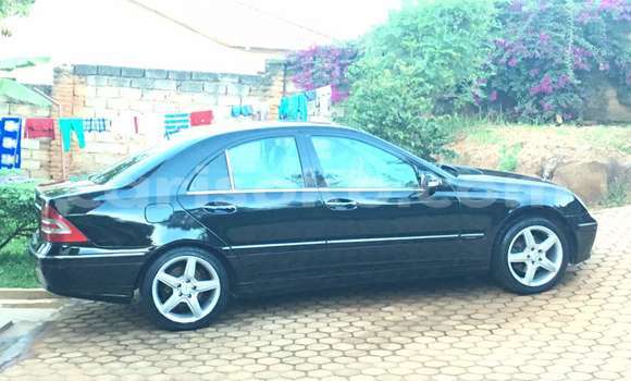 Acheter Occasion Voiture Mercedes‒Benz KOMPRESSOR Noir à Kigali au Rwanda Acheter Occasion Voiture Mercedes‒Benz KOMPRESSOR Noir à Kigali au Rwanda