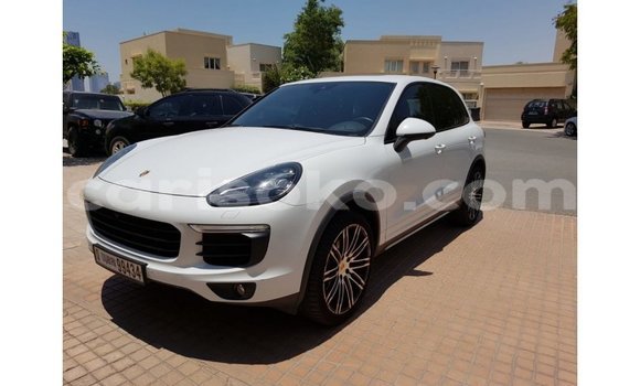 اشتري Imported Porsche Cayenne Blanc سيارة في Import - Dubai في Rwanda