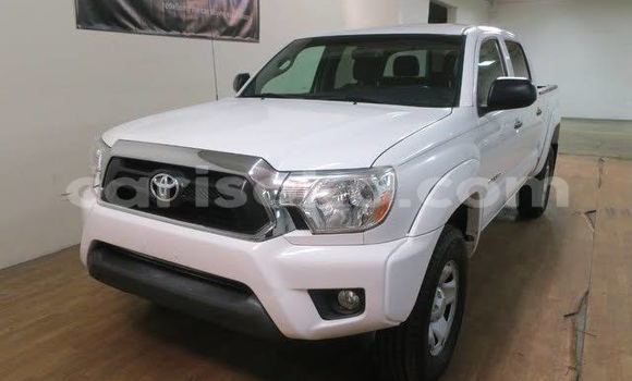 Sayi Na hannu Toyota Hilux Blanc Mota in Kigali a Rwanda Sayi Na hannu Toyota Hilux Blanc Mota in Kigali a Rwanda