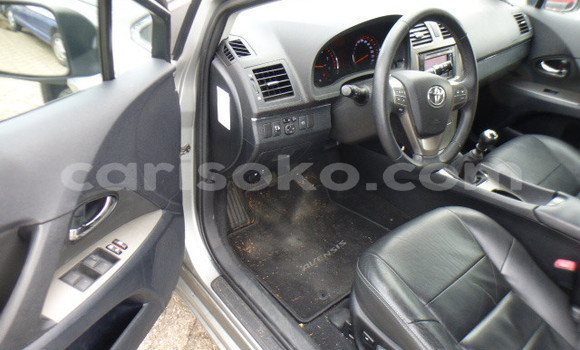 اشتري Imported Toyota Avensis Rouge سيارة في Kigali في Rwanda اشتري Imported Toyota Avensis Rouge سيارة في Kigali في Rwanda