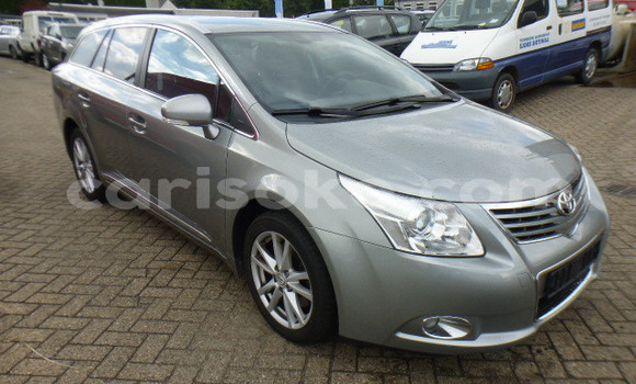 اشتري Imported Toyota Avensis Rouge سيارة في Kigali في Rwanda اشتري Imported Toyota Avensis Rouge سيارة في Kigali في Rwanda