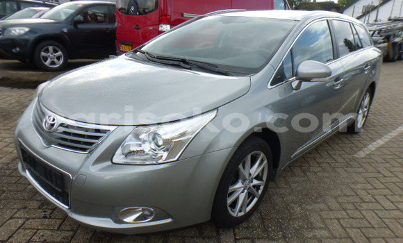 اشتري Imported Toyota Avensis Rouge سيارة في Kigali في Rwanda اشتري Imported Toyota Avensis Rouge سيارة في Kigali في Rwanda