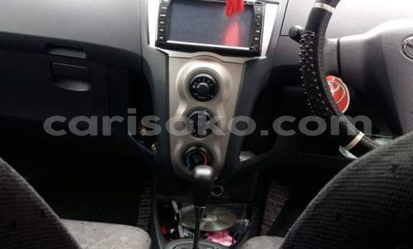 اشتري مستعمل Toyota Vitz Blanc سيارة في Kigali في Rwanda اشتري مستعمل Toyota Vitz Blanc سيارة في Kigali في Rwanda