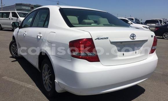 اشتري مستعمل Toyota Corolla Blanc سيارة في Kigali في Rwanda اشتري مستعمل Toyota Corolla Blanc سيارة في Kigali في Rwanda