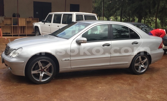 Acheter Occasion Voiture Mercedes-Benz 200 Gris à Kigali, Rwanda