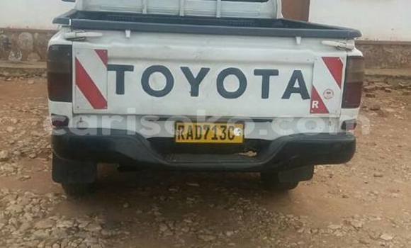 Acheter Occasion Voiture Toyota Hilux Blanc à Kigali au Rwanda Acheter Occasion Voiture Toyota Hilux Blanc à Kigali au Rwanda