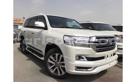 Acheter Import Voiture Toyota Land Cruiser Blanc à Import - Dubai, Rwanda Acheter Import Voiture Toyota Land Cruiser Blanc à Import - Dubai, Rwanda