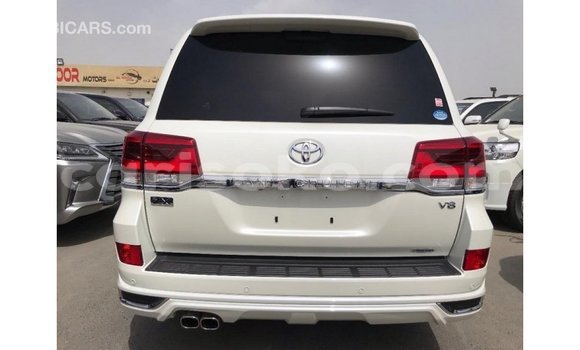 Acheter Import Voiture Toyota Land Cruiser Blanc à Import - Dubai, Rwanda Acheter Import Voiture Toyota Land Cruiser Blanc à Import - Dubai, Rwanda
