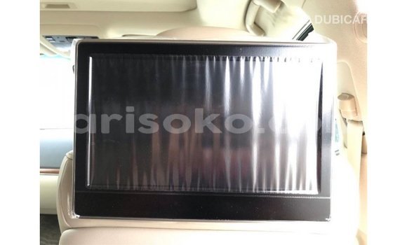 Acheter Import Voiture Toyota Land Cruiser Blanc à Import - Dubai, Rwanda Acheter Import Voiture Toyota Land Cruiser Blanc à Import - Dubai, Rwanda