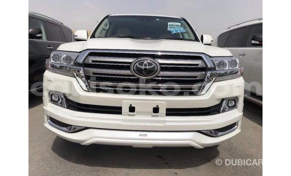Acheter Import Voiture Toyota Land Cruiser Blanc à Import - Dubai, Rwanda Acheter Import Voiture Toyota Land Cruiser Blanc à Import - Dubai, Rwanda
