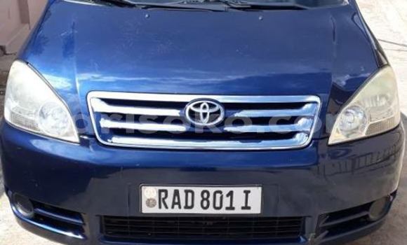 Acheter Occasion Voiture Toyota Avensis Bleu à Kigali au Rwanda Acheter Occasion Voiture Toyota Avensis Bleu à Kigali au Rwanda
