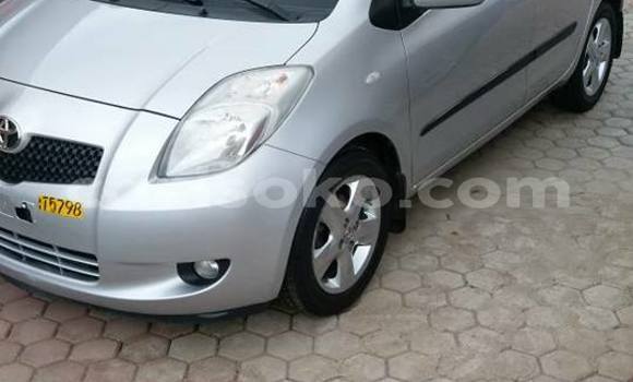 Acheter Occasion Voiture Toyota Yaris Gris à Kigali, Rwanda Acheter Occasion Voiture Toyota Yaris Gris à Kigali, Rwanda