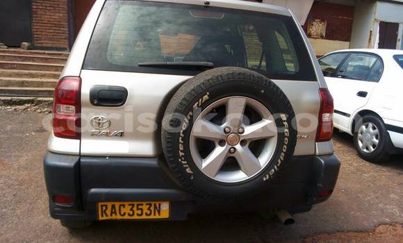 Acheter Occasion Voiture Toyota RAV4 Beige à Kigali, Rwanda Acheter Occasion Voiture Toyota RAV4 Beige à Kigali, Rwanda