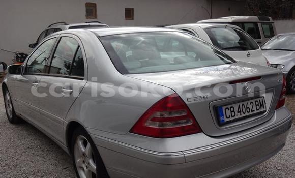 Sayi Na hannu Mercedes-Benz 270D Gris Mota in Kigali a Rwanda Sayi Na hannu Mercedes-Benz 270D Gris Mota in Kigali a Rwanda