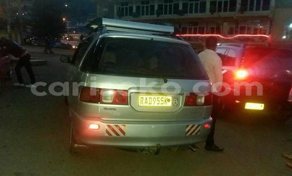Acheter Occasion Voiture Toyota Picnic Gris à Kigali, Rwanda Acheter Occasion Voiture Toyota Picnic Gris à Kigali, Rwanda