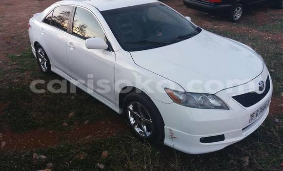 Acheter Occasion Voiture Toyota Camry Blanc à Kigali, Rwanda Acheter Occasion Voiture Toyota Camry Blanc à Kigali, Rwanda