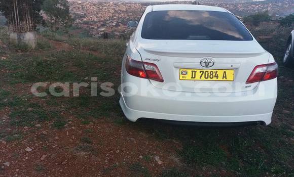 Acheter Occasion Voiture Toyota Camry Blanc à Kigali, Rwanda Acheter Occasion Voiture Toyota Camry Blanc à Kigali, Rwanda