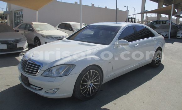 Acheter Occasion Voiture Mercedes-Benz S–Class Blanc à Kigali, Rwanda Acheter Occasion Voiture Mercedes-Benz S–Class Blanc à Kigali, Rwanda