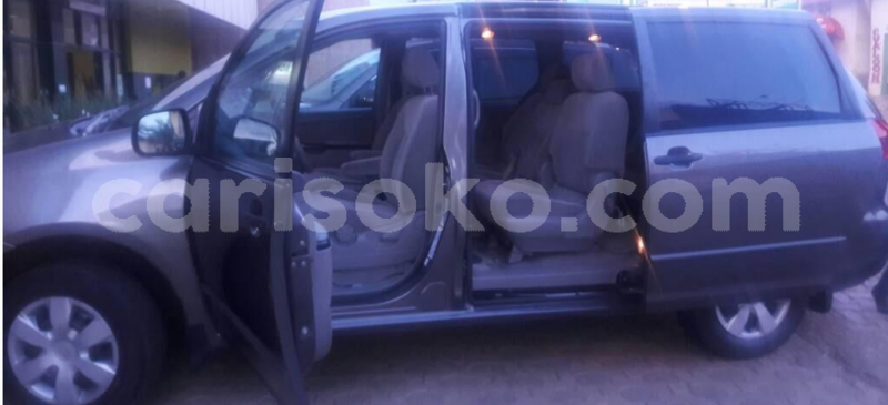 Big with watermark toyota sienna auto 2005 9 500 000 georges newton 0785025070 2