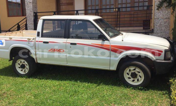 اشتري مستعمل Mazda B–series Blanc سيارة في Kigali في Rwanda