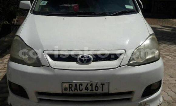 Acheter Occasion Voiture Toyota Ipsum Blanc à Kigali au Rwanda Acheter Occasion Voiture Toyota Ipsum Blanc à Kigali au Rwanda