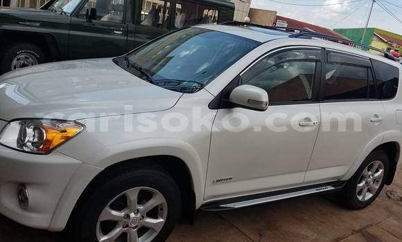 Sayi Na hannu Toyota RAV4 Blanc Mota in Kigali a Rwanda Sayi Na hannu Toyota RAV4 Blanc Mota in Kigali a Rwanda