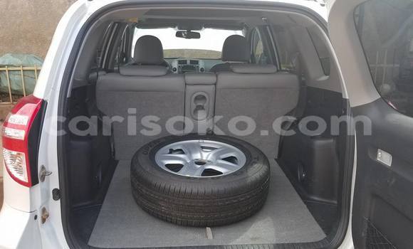 Sayi Na hannu Toyota RAV4 Blanc Mota in Kigali a Rwanda Sayi Na hannu Toyota RAV4 Blanc Mota in Kigali a Rwanda