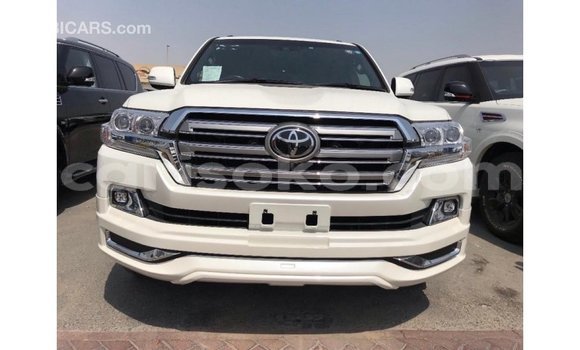 Acheter Import Voiture Toyota Land Cruiser Blanc à Import - Dubai, Rwanda Acheter Import Voiture Toyota Land Cruiser Blanc à Import - Dubai, Rwanda
